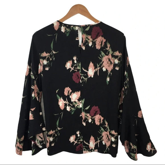 WS168 Vince Camuto Floral Flare Sleeve Blouse M - Picture 6 of 6